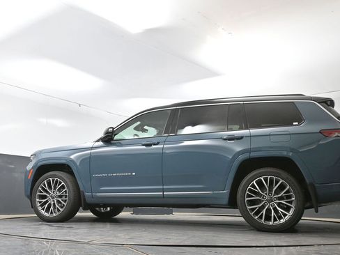 New 2026 Jeep Grand Cherokee L Summit w/ MOPAR Finishing Package AWD/4WD image 43