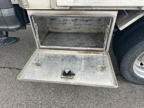 Used 2022 Ford F550 4x4 Crew Cab Super Duty w/ Lariat Value Package image 3