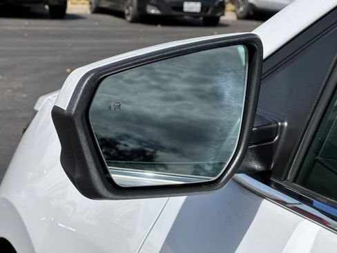 Used 2024 Chevrolet Equinox LT FWD image 54