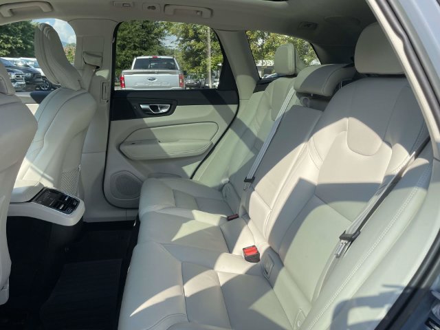 Used 2023 Volvo XC60 B6 Ultimate w/ Protection Package Premier AWD/4WD image 16