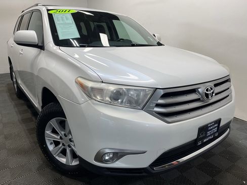 Used 2011 Toyota Highlander SE image 1