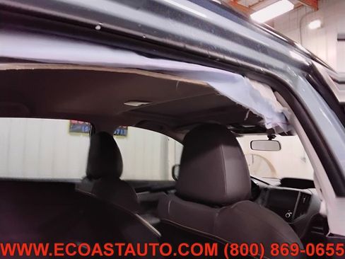 Used 2022 Subaru Crosstrek 2.5i Sport w/ Moonroof Package image 18