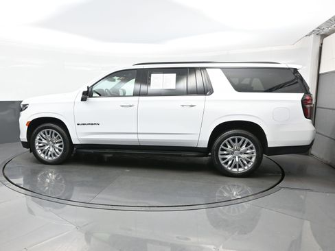 Used 2023 Chevrolet Suburban RST w/ Luxury Package image 3