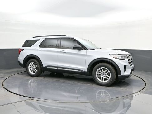 New 2025 Ford Explorer Active w/ Active Comfort Package image 17