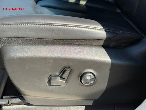 Used 2023 Chrysler Pacifica Touring-L FWD image 23