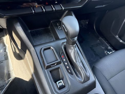 Used 2023 Chevrolet Colorado W/T image 15