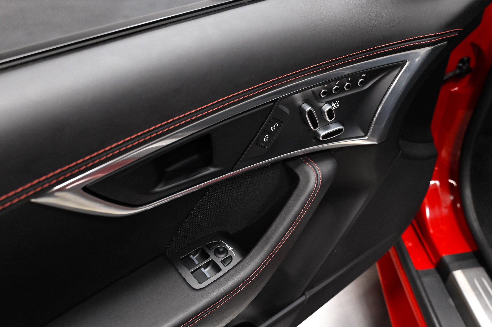 Used 2020 Jaguar F-TYPE Convertible RWD image 34