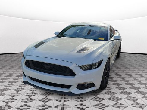 Used 2017 Ford Mustang GT Premium RWD image 3
