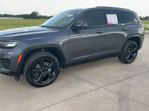 Used 2024 Jeep Grand Cherokee Altitude AWD/4WD image 5