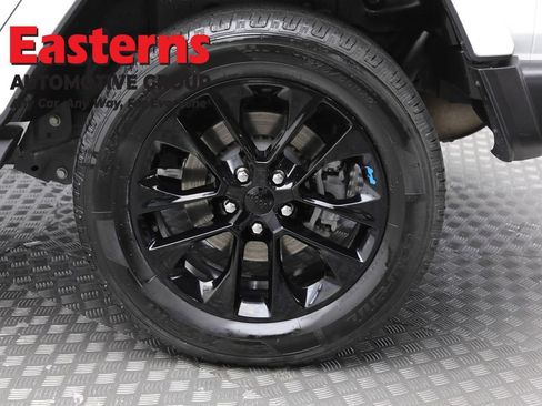 Used 2023 Jeep Wrangler Unlimited Sahara w/ Dual Top Group AWD/4WD image 8