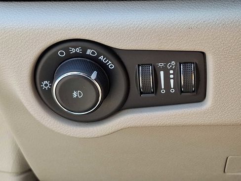 Used 2023 Chrysler Pacifica Touring-L FWD image 25