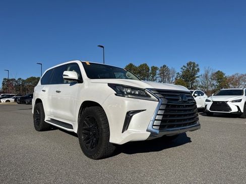 Used 2019 Lexus LX 570 4WD image 2