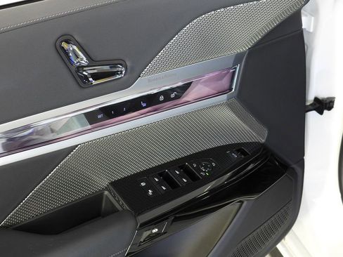 Used 2023 BMW 740i w/ Parking Assistance Package image 12