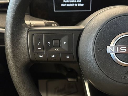 Used 2025 Nissan Kicks SV AWD/4WD image 11
