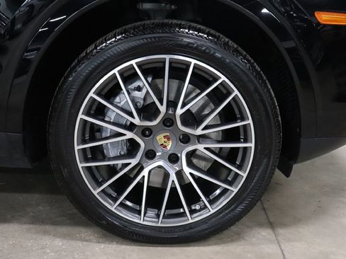 Used 2021 Porsche Cayenne image 40