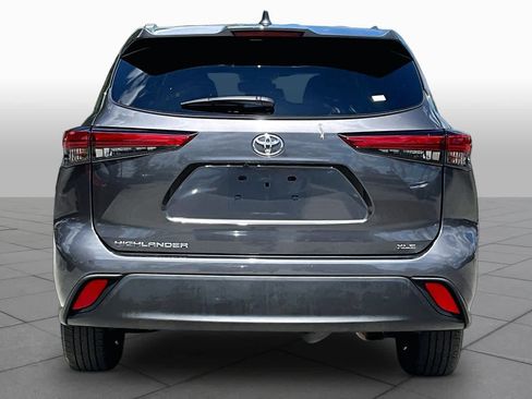 Used 2023 Toyota Highlander XLE FWD image 6