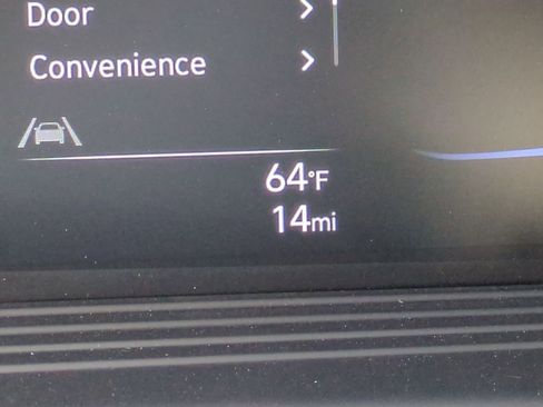 Used 2025 Hyundai Venue SEL image 12