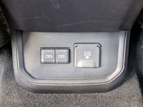 Used 2023 Toyota Highlander Limited FWD image 15
