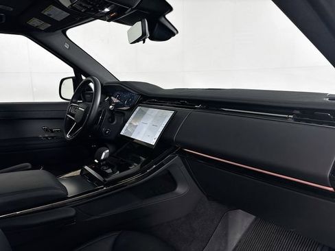 Used 2025 Land Rover Range Rover Sport SE image 28