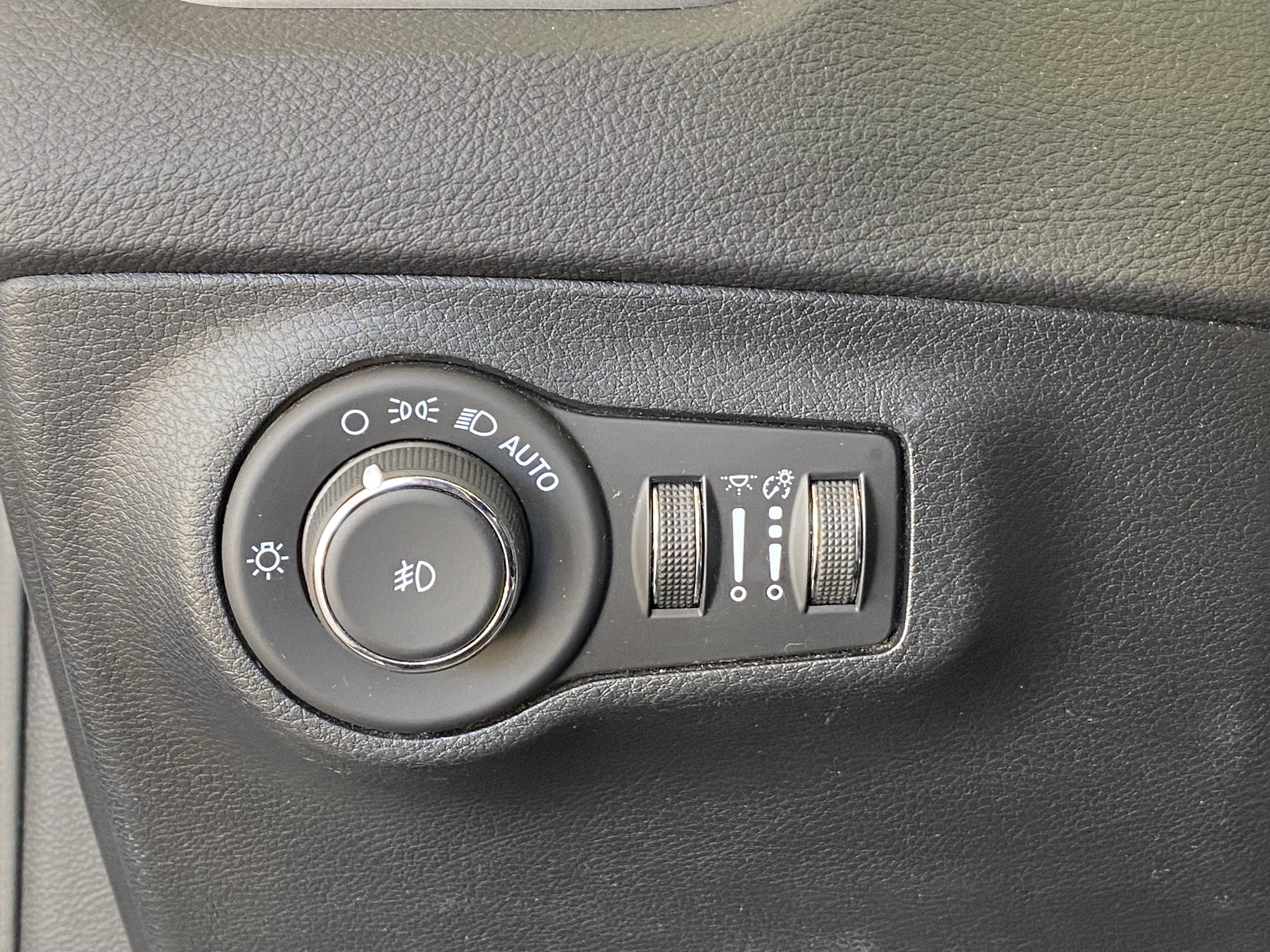 Used 2021 Jeep Compass Latitude w/ Convenience Group AWD/4WD image 31