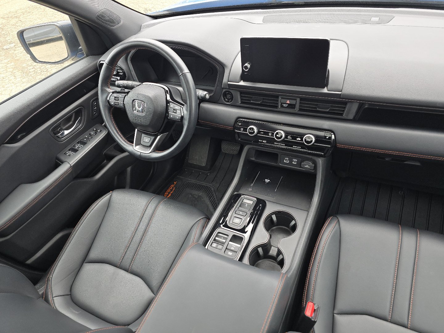 Used 2025 Honda Pilot TrailSport image 33