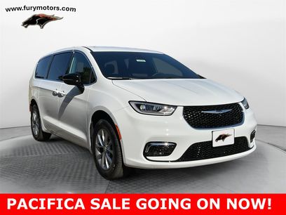 New 2026 Chrysler Pacifica Select