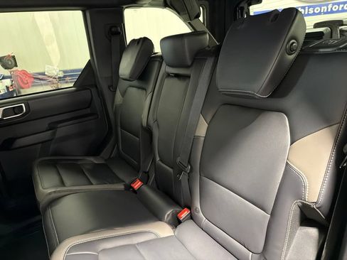 Used 2025 Ford Bronco Outer Banks w/ Sasquatch Package AWD/4WD image 13