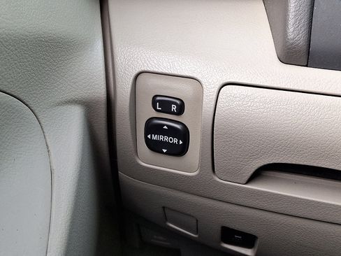 Used 2011 Toyota Camry LE image 22