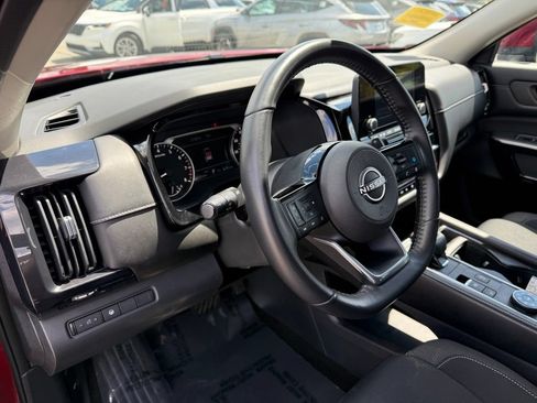 Used 2023 Nissan Pathfinder SV AWD/4WD image 17