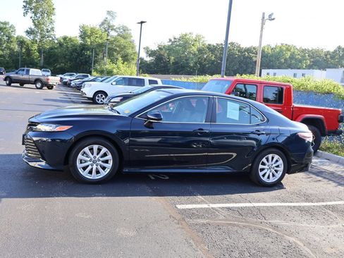 Used 2018 Toyota Camry LE w/ Convenience Package FWD image 4