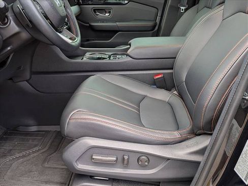 Certified 2024 Honda Pilot TrailSport image 17