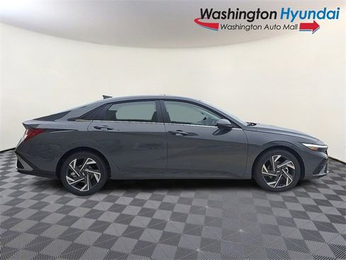 New 2025 Hyundai Elantra Limited image 7