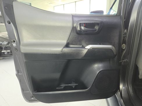 Used 2017 Toyota Tacoma SR5 AWD/4WD image 20