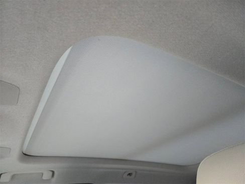 Used 2022 Volvo XC40 T5 Momentum w/ Premium Package image 33