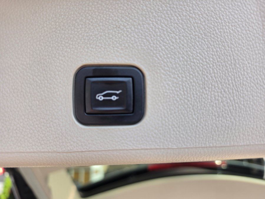 Used 2014 Cadillac SRX Luxury w/ Driver Awareness Package FWD image 33