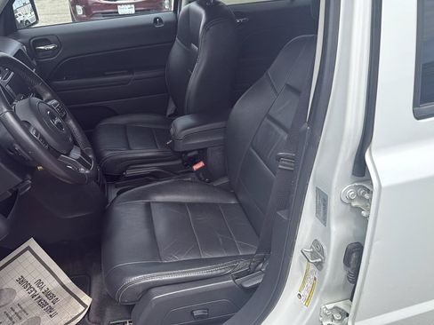 Used 2017 Jeep Patriot High Altitude FWD image 9