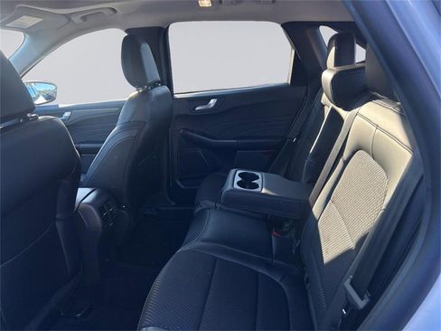 Used 2025 Ford Escape SE w/ Class II Trailer Tow Package image 16