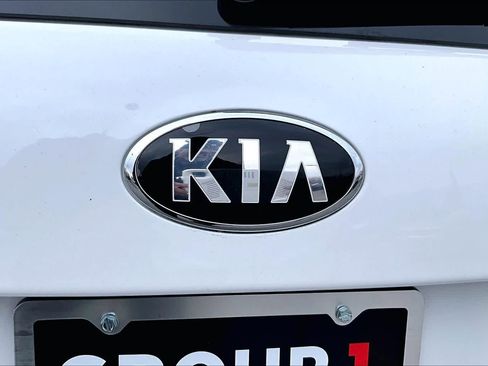 Used 2015 Kia Sorento LX image 9