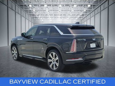 Certified 2025 Cadillac Escalade IQ Luxury 2 w/ LPO, Premium Carpet Package AWD/4WD image 4