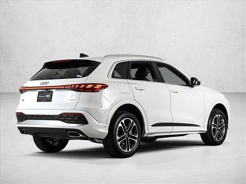 Certified 2025 Audi Q5 Premium w/ Convenience Package AWD/4WD image 5