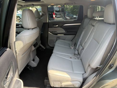 Used 2016 Toyota Highlander XLE AWD/4WD image 20