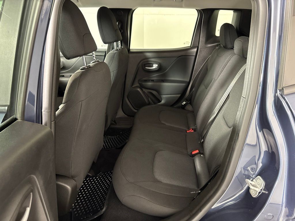 Used 2023 Jeep Renegade Latitude AWD/4WD image 18