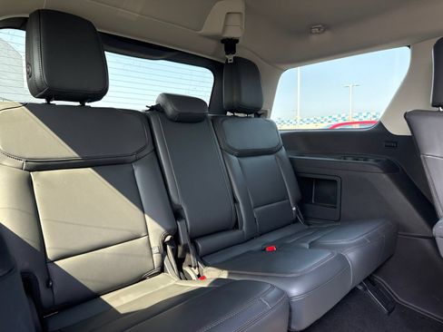 Used 2025 Ford Expedition Active AWD/4WD image 18