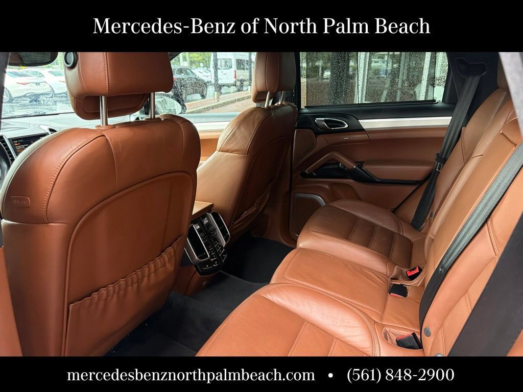 Used 2016 Porsche Cayenne Turbo AWD/4WD image 6