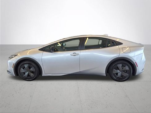 Used 2025 Toyota Prius LE FWD image 11