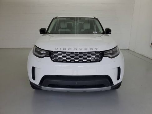 Used 2025 Land Rover Discovery S AWD/4WD image 3