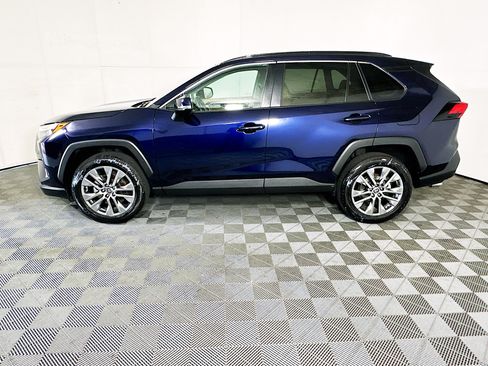 Used 2022 Toyota RAV4 XLE Premium FWD image 6
