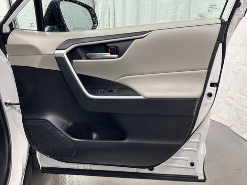 Used 2025 Toyota RAV4 XLE image 54