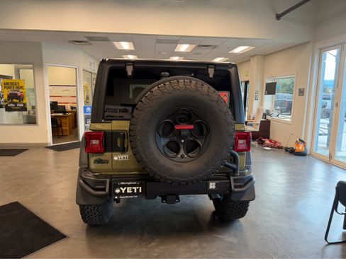 New 2025 Jeep Wrangler Unlimited Rubicon w/ Convenience Group AWD/4WD image 9
