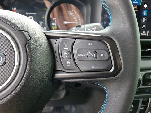 Used 2024 Jeep Wrangler Unlimited Rubicon 4xe AWD/4WD image 21